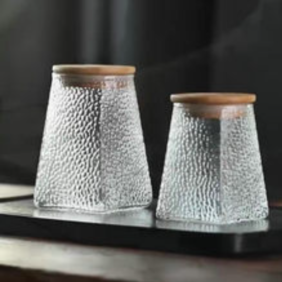 Tá an aimsir ag éirí níos fuaire, le do thoil a choinneáil te agus slaghdáin a chosc