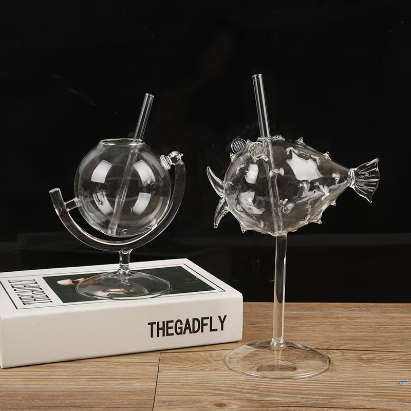 Gloine cocktail cruinne phearsantaithe cáiliúla idirlín